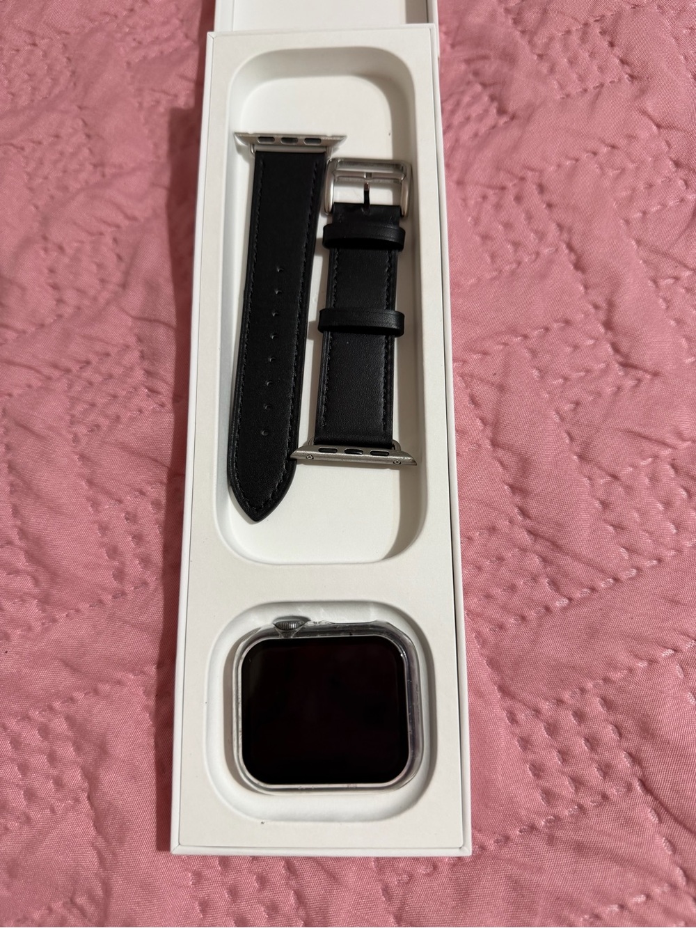 Apple Watch Series 4 44mm + Black Band